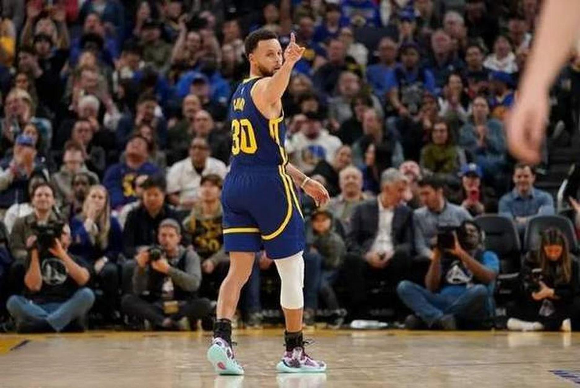 米兰体育app官网-猛龙队迎战勇士队决战NBA总决赛