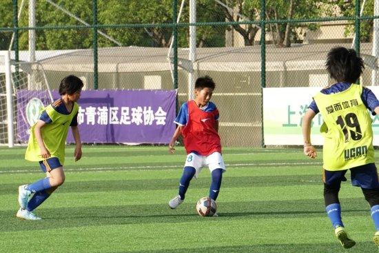 关于足球风暴迅速来袭，狂热氛围满溢球场的信息